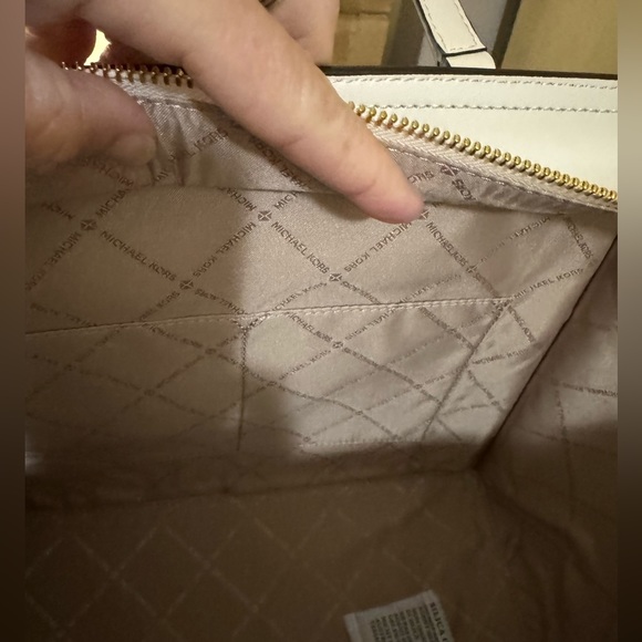 Michael Kors purse - Picture 4 of 6